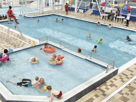 Parkdean Resorts California Cliffs Holiday Park swimming pool