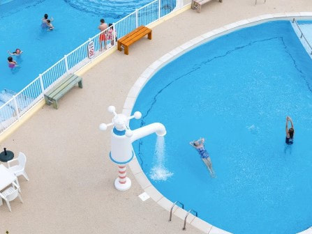 Outdoor swimming pools at Devon Cliffs 