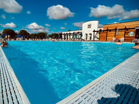 Lakeside lido at Tattershall Lakes