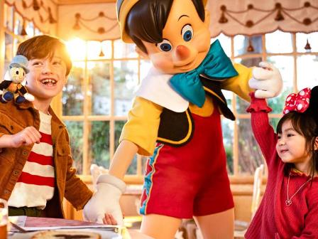 Pinocchio at Disneyland Paris meet and greet