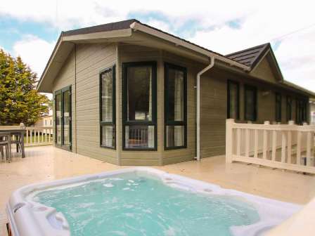 Hot tub lodge at Oakdene Forest Park in Dorset