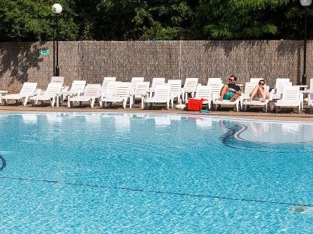 Swimming pool at Sandy Balls holiday park