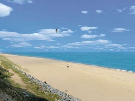 Sandy beach at Park Resort California Cliffs Holiday Park