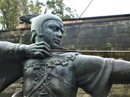 Robin Hood statue in Nottingham