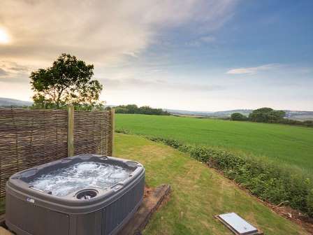 Hot tub at The Lakes in Rookley