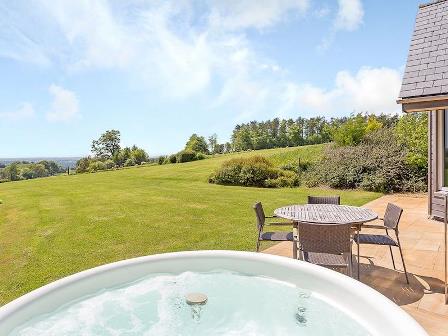 Hot tub at Swandown Lodge