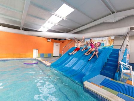 Swimming pool at Nodes Point holiday park